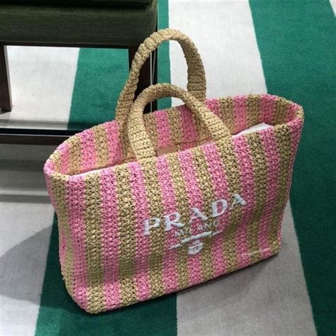 bolsa de praia prada milano|Bolsas de playa de Prada .